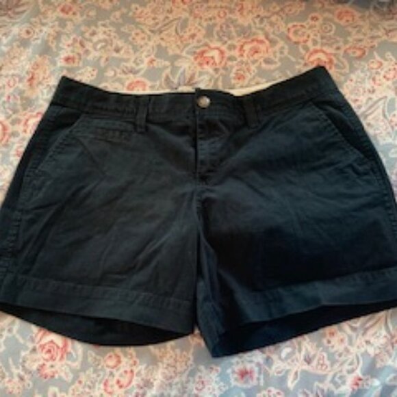 Old Navy Black Khaki 5" Shorts Size 8 Low Rise - Picture 1 of 3